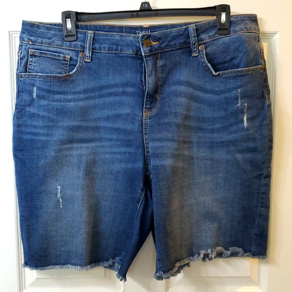 Time N Tru Distressed Denim Shorts Size 20